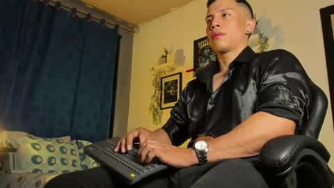 Snapshot of thomsevery_ chatting on 09-16-25, 12:22 Thoms Every online show from 09-16-25, 12:22