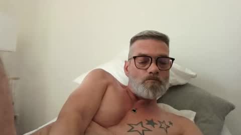 Snapshot of thomster1972good chatting on 04-03-26, 01:20 Tom online show from 04-03-26, 01:20