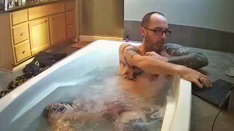 Snapshot of thor1892 chatting on 10-31-25, 05:03 thor1892 online show from 10-31-25, 05:03