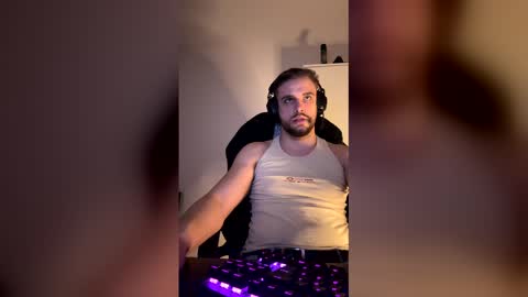 Snapshot of thorodinson03 chatting on 02-12-26, 06:03 thorodinson03 online show from 02-12-26, 06:03