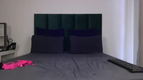 Snapshot of throatgoat2121 chatting on 10-25-25, 08:22 throatgoat2121 online show from 10-25-25, 08:22