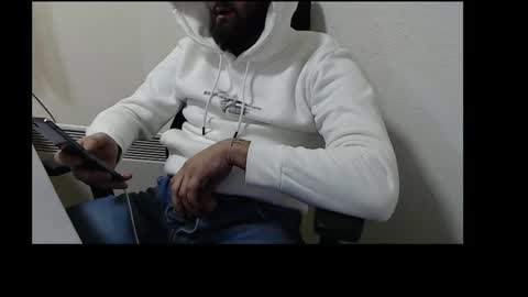 Snapshot of thug__ chatting on 12-01-24, 08:53 HugeJuicy online show from 12-01-24, 08:53