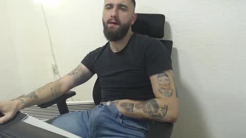 Snapshot of thug__ chatting on 12-02-24, 12:41 HugeJuicy online show from 12-02-24, 12:41