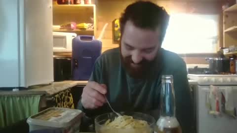 Snapshot of thunderjacker chatting on 10-08-25, 01:58 The Pen is Mightier than Sword online show from 10-08-25, 01:58