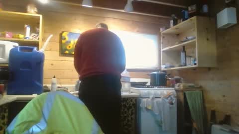 Snapshot of thunderjacker chatting on 10-25-25, 08:14 The Pen is Mightier than Sword online show from 10-25-25, 08:14