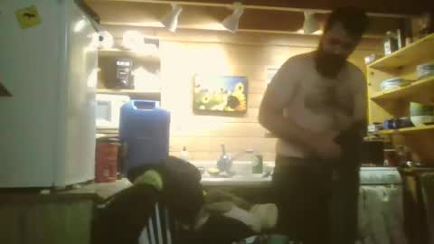 Snapshot of thunderjacker chatting on 12-05-25, 03:59 The Pen is Mightier than Sword online show from 12-05-25, 03:59