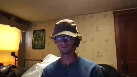 Snapshot of thundersword chatting on 10-12-25, 08:52 thundersword online show from 10-12-25, 08:52