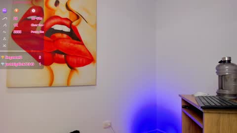 Snapshot of tiago_hannah chatting on 01-15-25, 01:41 carolina online show from 01-15-25, 01:41