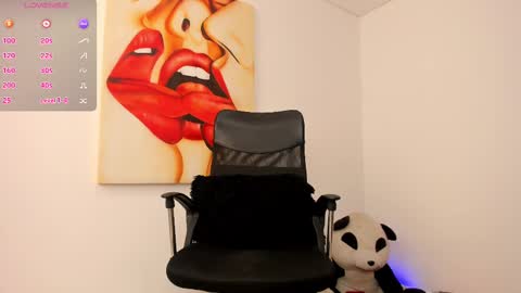 Snapshot of tiago_hannah chatting on 03-09-25, 02:43 carolina online show from 03-09-25, 02:43