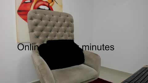 Snapshot of tiago_hannah chatting on 09-30-25, 11:10 carolina online show from 09-30-25, 11:10