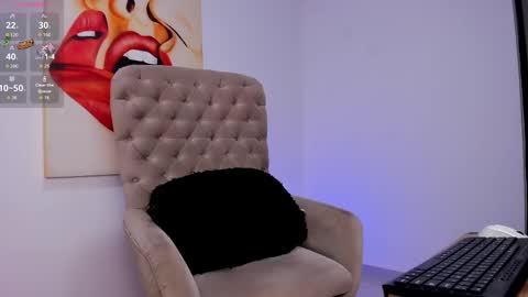 Snapshot of tiago_hannah chatting on 10-03-25, 12:18 carolina online show from 10-03-25, 12:18