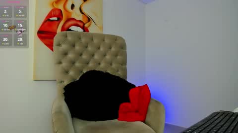 Snapshot of tiago_hannah chatting on 10-14-25, 12:06 carolina online show from 10-14-25, 12:06