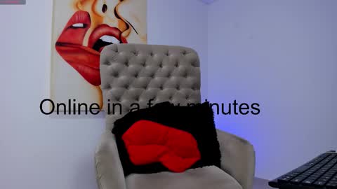 Snapshot of tiago_hannah chatting on 10-18-25, 10:32 carolina online show from 10-18-25, 10:32