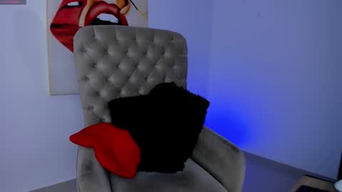 Snapshot of tiago_hannah chatting on 10-23-25, 11:57 carolina online show from 10-23-25, 11:57