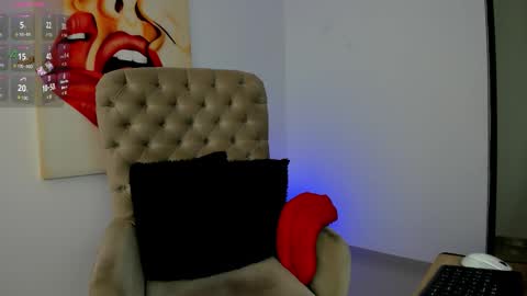 Snapshot of tiago_hannah chatting on 11-10-25, 11:31 carolina online show from 11-10-25, 11:31