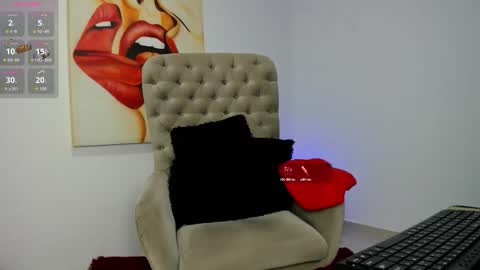 Snapshot of tiago_hannah chatting on 11-18-25, 11:15 carolina online show from 11-18-25, 11:15