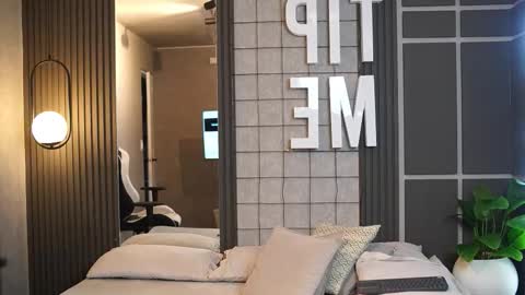 Tian Brooks online show from 12-15-25, 04:50