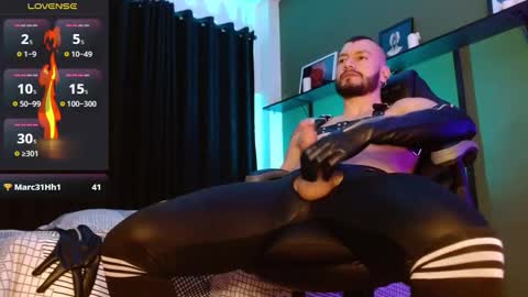 Snapshot of tian_castle chatting on 11-25-25, 09:59 online show from 11-25-25, 09:59