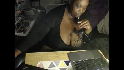 Tierra Henri online show from 10-25-25, 05:48