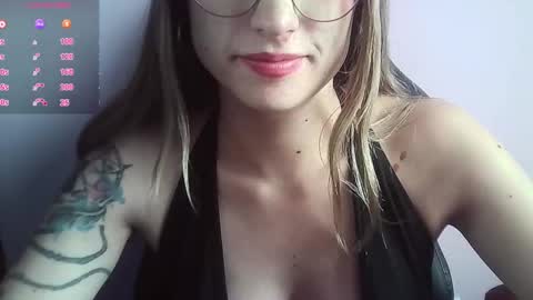 Snapshot of tifanny_a chatting on 09-09-25, 09:25 Tifanny online show from 09-09-25, 09:25