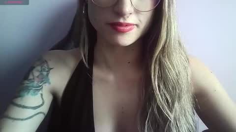 Snapshot of tifanny_a chatting on 09-10-25, 09:15 Tifanny online show from 09-10-25, 09:15