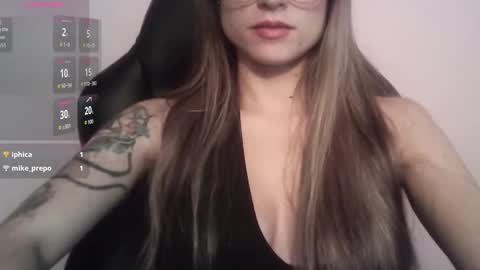 Snapshot of tifanny_a chatting on 11-19-25, 09:37 Tifanny online show from 11-19-25, 09:37