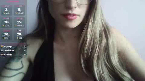 Snapshot of tifanny_a chatting on 11-25-25, 09:15 Tifanny online show from 11-25-25, 09:15