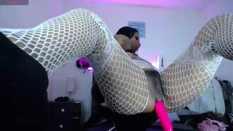 Snapshot of tifanny_nails chatting on 02-15-25, 11:50 Tifanny Nails online show from 02-15-25, 11:50