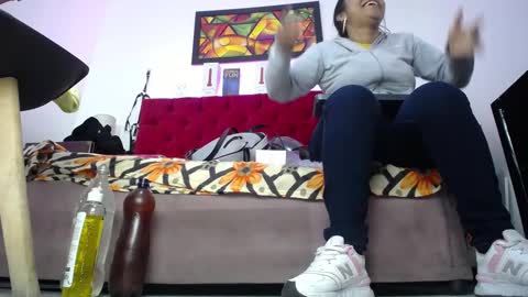 Snapshot of tifanny_nails chatting on 09-10-25, 12:05 Tifanny Nails online show from 09-10-25, 12:05