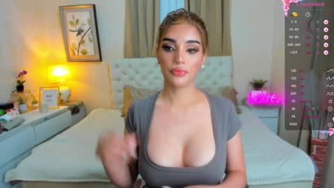 Snapshot of tiffany_cams chatting on 12-27-24, 01:43 Tiffany online show from 12-27-24, 01:43