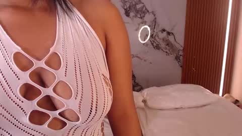 STEFANNY WELL online show from 10-07-25, 03:04