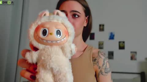 tiffany online show from 10-16-25, 01:39