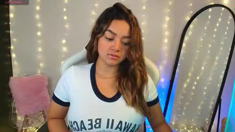 Snapshot of tiffany_lopez22 chatting on 09-22-25, 04:03 Tiffany Lopez online show from 09-22-25, 04:03