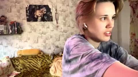 Tiffany online show from 04-12-26, 02:00