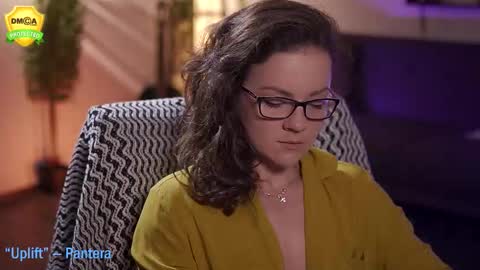 tiffanyriox online show from 10-13-25, 11:38