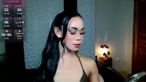 Snapshot of tiffanythebigcock chatting on 11-18-25, 11:03 tiffanythebigcock online show from 11-18-25, 11:03