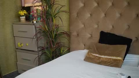  Tiffany  online show from 02-15-26, 12:07