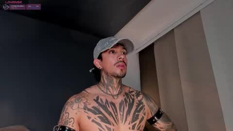 Snapshot of tigerstripes_ chatting on 10-20-25, 12:33 Chris online show from 10-20-25, 12:33