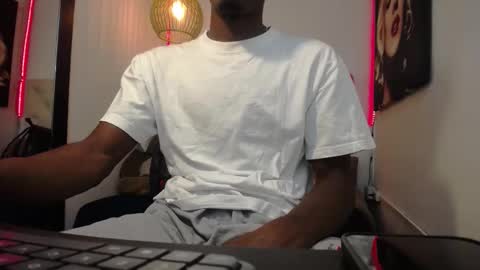 Snapshot of tigga_sall chatting on 09-12-25, 03:17 Tigga Sall online show from 09-12-25, 03:17