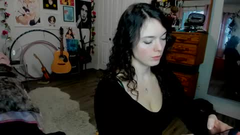 Snapshot of tiggerrosey chatting on 02-08-25, 12:17   All my Links online show from 02-08-25, 12:17