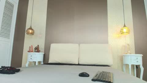 T I F F A N Y online show from 01-12-26, 08:03