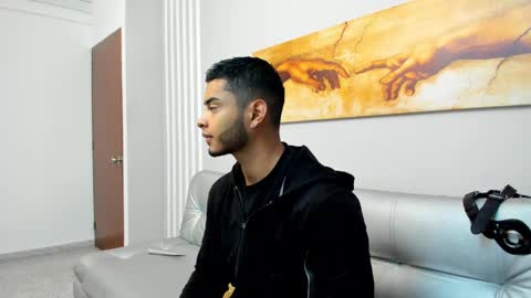 Snapshot of tiler_price chatting on 01-05-25, 12:31 Tyler online show from 01-05-25, 12:31