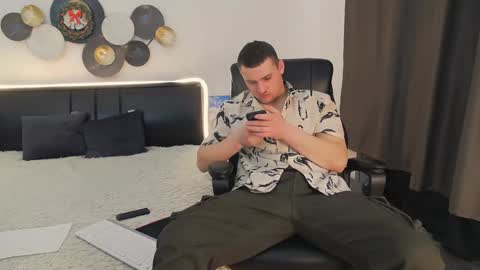 Snapshot of tim_mart chatting on 01-06-25, 07:42 ask me online show from 01-06-25, 07:42