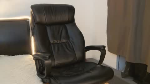 Snapshot of tim_mart chatting on 01-06-25, 04:55 ask me online show from 01-06-25, 04:55