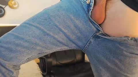 Snapshot of tim_mart chatting on 01-11-25, 11:34 ask me online show from 01-11-25, 11:34