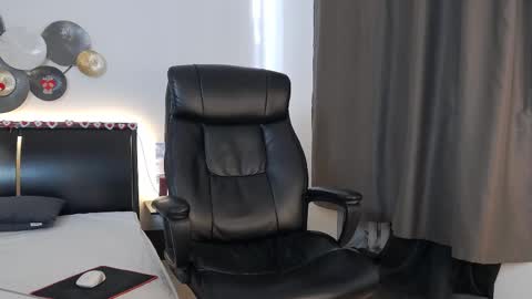 Snapshot of tim_mart chatting on 02-11-25, 08:26 ask me online show from 02-11-25, 08:26