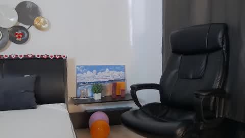 Snapshot of tim_mart chatting on 02-16-25, 07:48 ask me online show from 02-16-25, 07:48