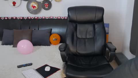 Snapshot of tim_mart chatting on 02-16-25, 10:54 ask me online show from 02-16-25, 10:54