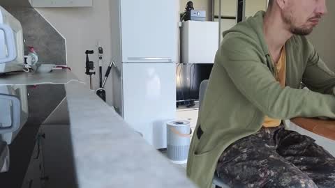 Snapshot of timyan32 chatting on 11-27-25, 08:16 Fillipp Moris online show from 11-27-25, 08:16