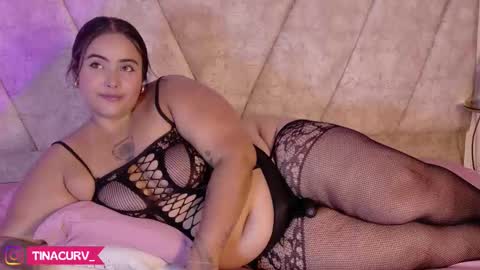 Snapshot of tinacurv chatting on 11-10-25, 07:57 tinacurv online show from 11-10-25, 07:57